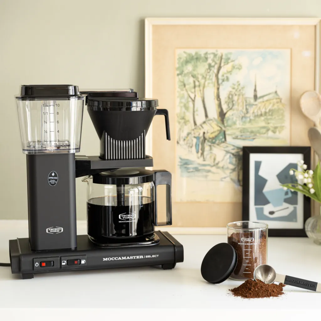 Moccmaster-KBG-Select-Lifestyle-Matt-Black-2-1080x1080.webp