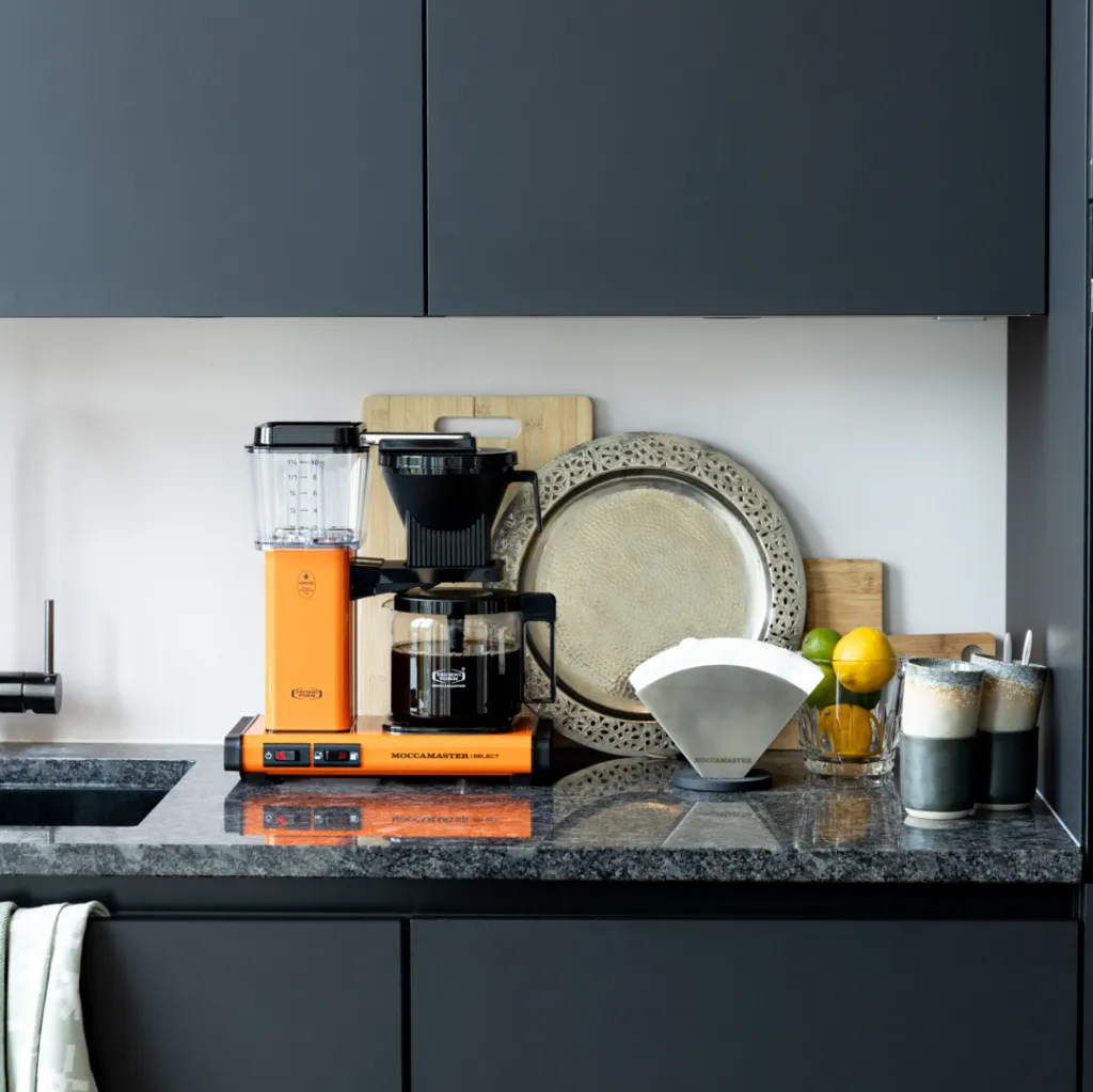 Moccmaster-KBG-Select-Lifestyle-Orange-3-1080x1080.webp