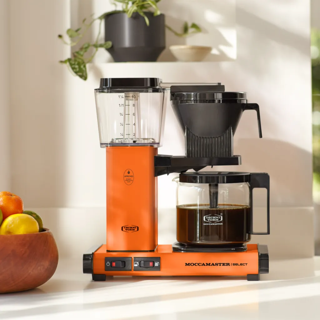 Moccmaster-KBG-Select-Lifestyle-Orange-1-2-1080x1080.webp