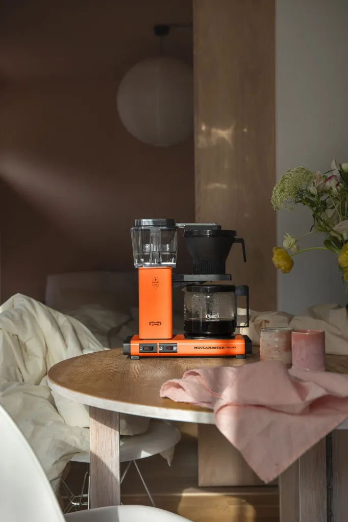 moccamaster-kbg-select-orange-pepper-tabel-2.webp