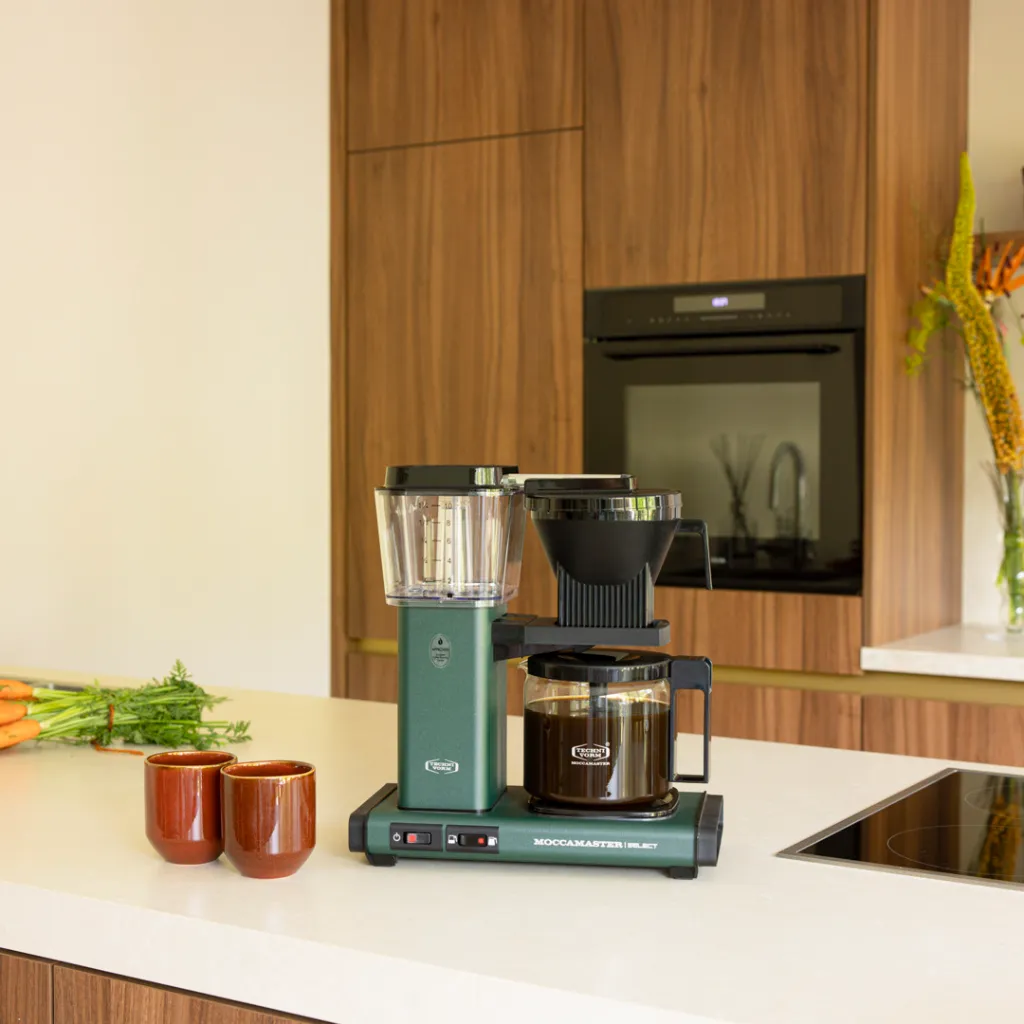 moccamaster-kbg-select-forest-green-wood-kitchen-1-1080x1080.webp